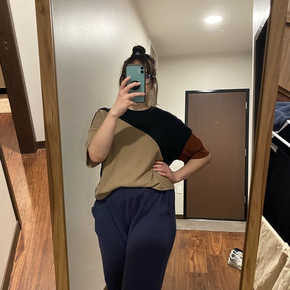 SHEIN color block blouse - Picture 3 of 3